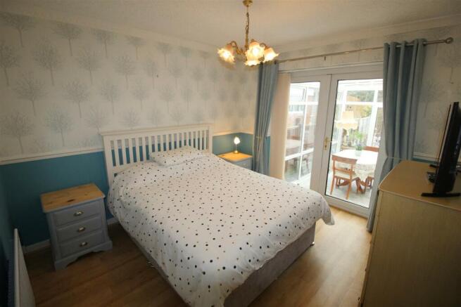 Filey Road, 16, bed 2 (2).JPG