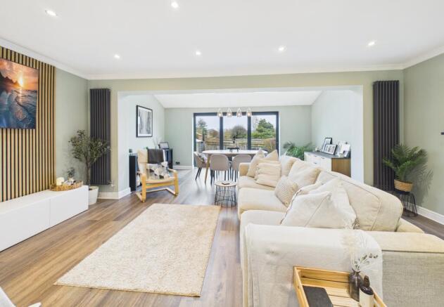 CAM02136G0-PR0526-STILL003