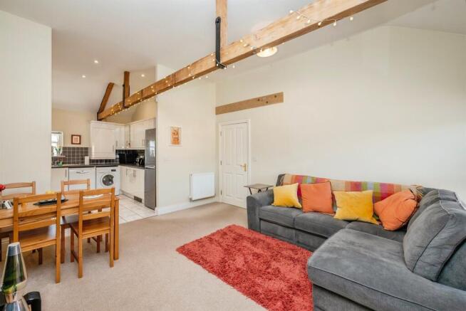 10, Donthorn Court photo 4
