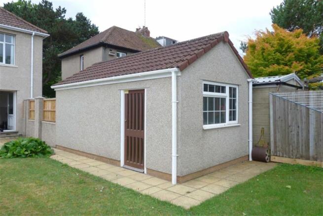 Detached garage