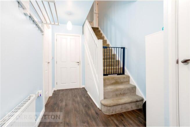 4 bed Detached for sale Image 9