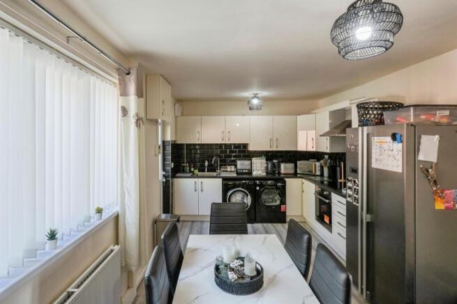 4 bed Terraced for sale Image 10