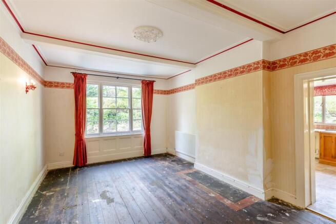 8590111-interior10.jpg