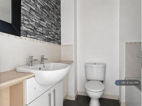2 bed Terraced to rent Image 4