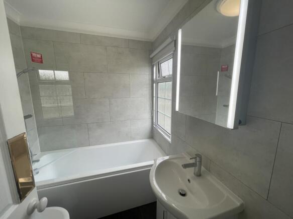 2 bed Detached to rent Image 5