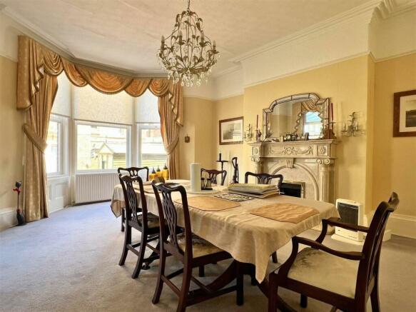5 bed Semi-Detached for sale Image 5