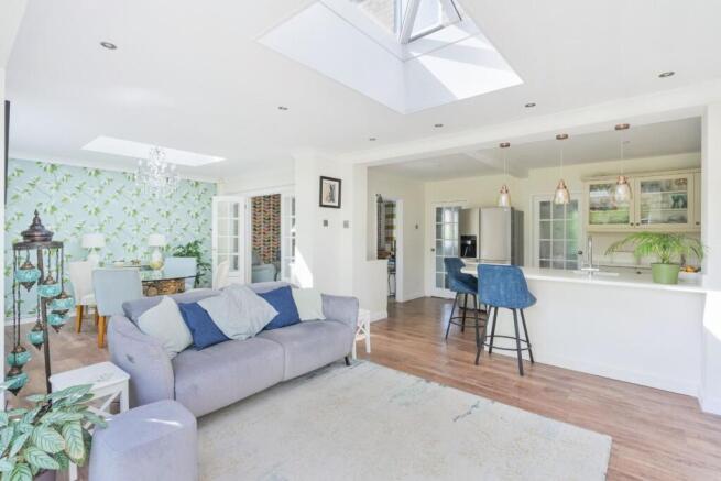 Avenue Close, Tadworth, KT20 photo 4