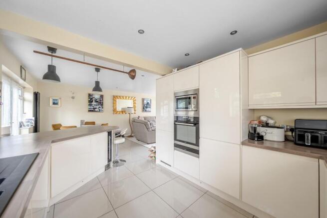 3 bed Semi-Detached for sale Image 4