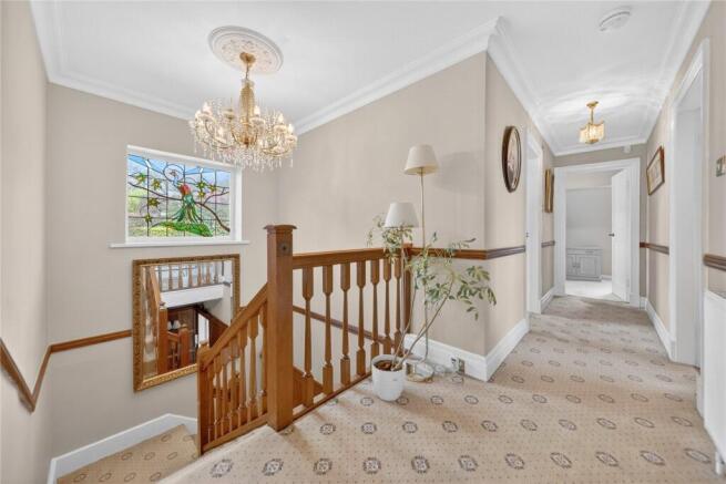 6 bed Detached for sale Image 8