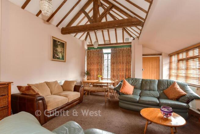 Lounge/Dining Room