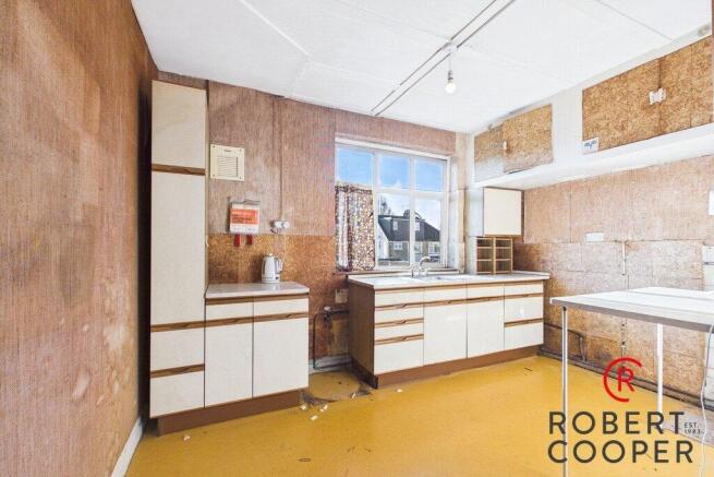 Acacia Avenue, Ruislip, HA4 photo 3