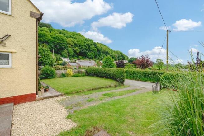 Front Garden 1.jpg