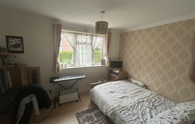 creedy bedroom .JPG