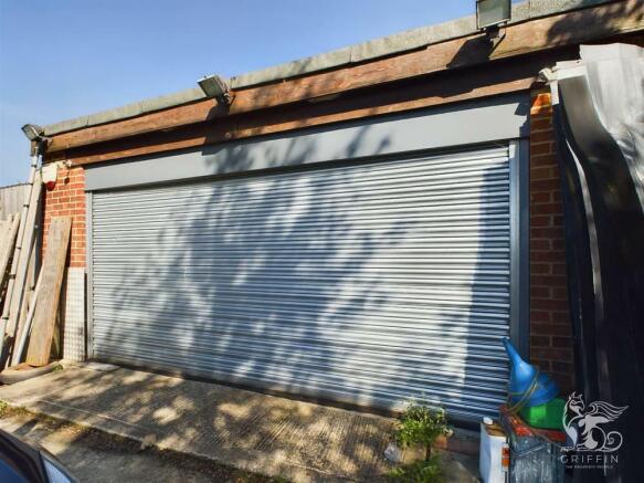 DOUBLE GARAGE