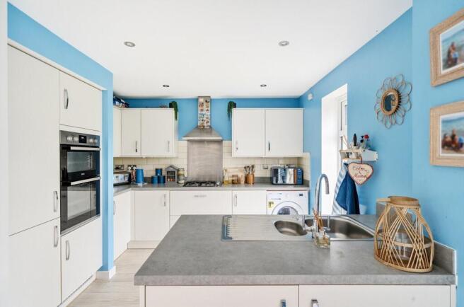 4 bed Detached to rent Image 7