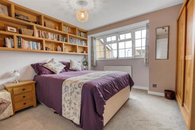 4 bed Detached for sale Image 12
