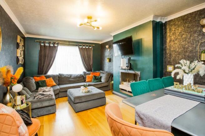 4 bed Semi-Detached for sale Image 8