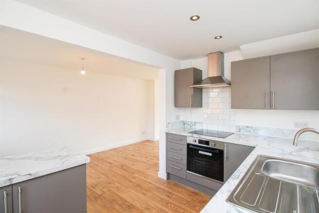 3 bed Semi-Detached for sale Image 4