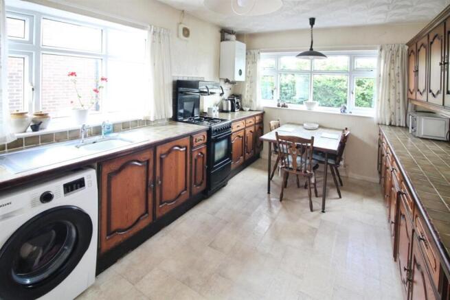 3 bed Semi-Detached Bungalow for sale Image 4