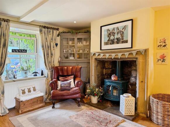 4 bed Detached for sale Image 9
