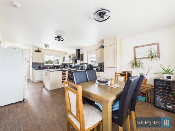 4 bed Semi-Detached for sale Image 8