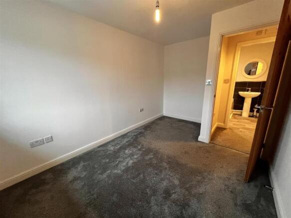 2 bed Apartment for sale Image 10