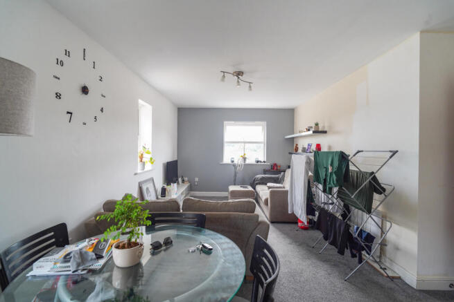 2 bed Flat for sale Image 4