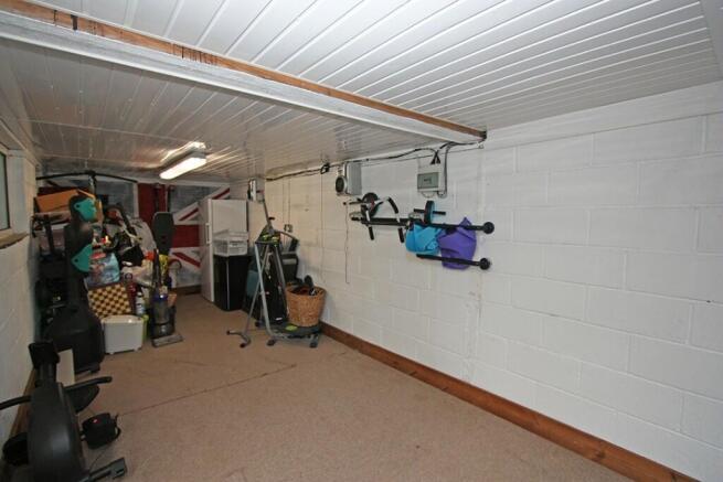 Outbuilding (gym/gom