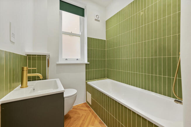 15-7ec3GCHAM - 68 Harvard Court - Bathroom -Ori...