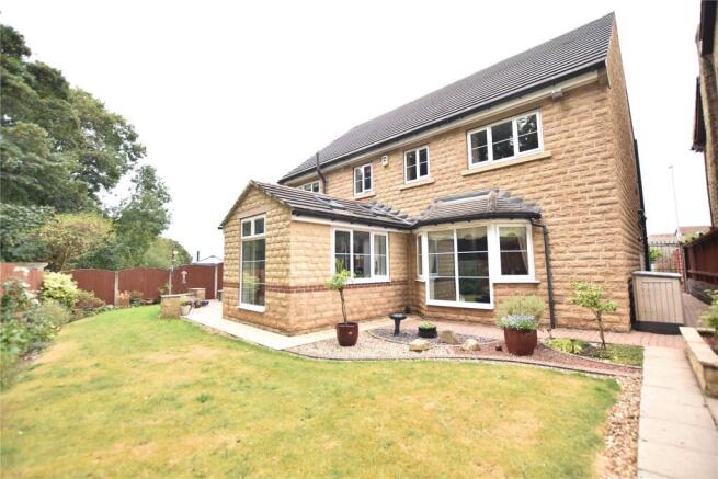 5 bed Detached for sale Image 8