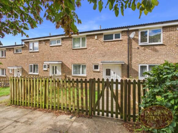 3-bed terraced on Collmead Court, Blackthorn, NN3 8QE, £180,000