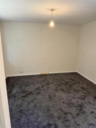 2 bed Flat for sale Image 4