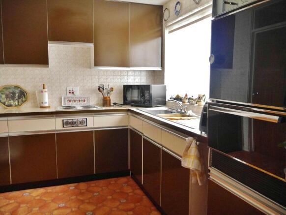 Kitchen Photo 2