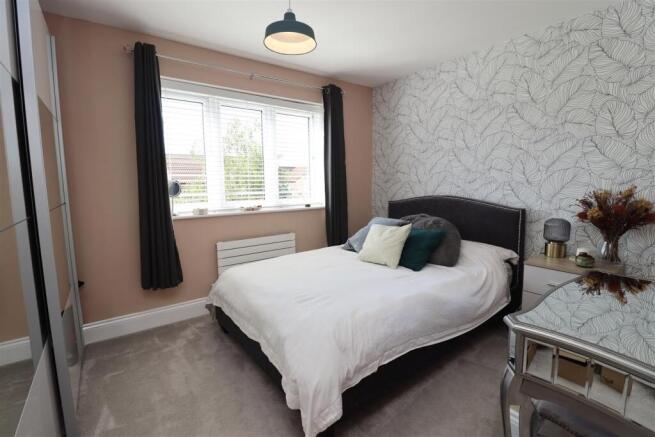 5 bed Detached for sale Image 12