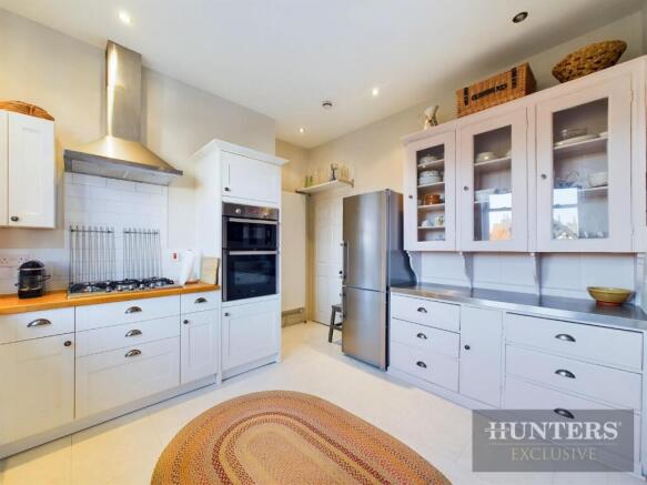 5 bed Detached for sale Image 12