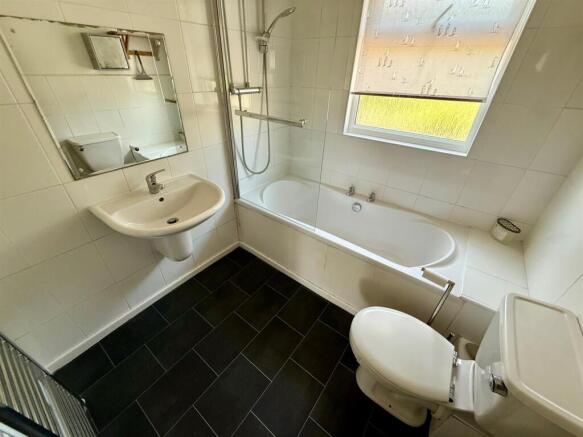 PR39 Bathroom.jpg