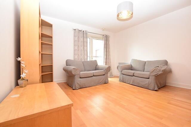 2 bed Apartment to rent Image 4