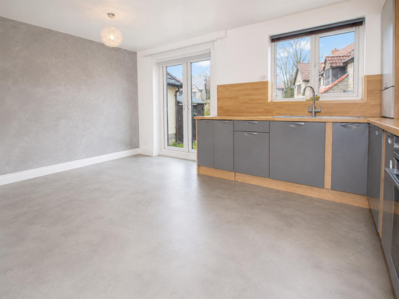 4 bed Semi-Detached for sale Image 10