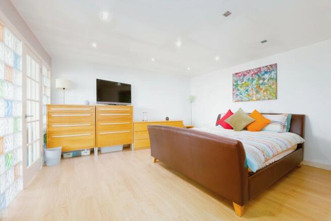Bedroom 1 (2)