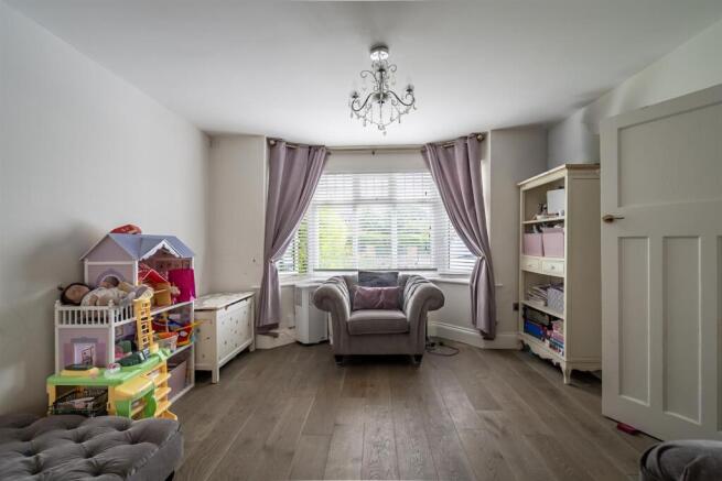 3 bed Semi-Detached for sale Image 4
