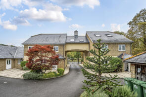 11, Halliford Court, The Green, Shepperton TW17 8QZ