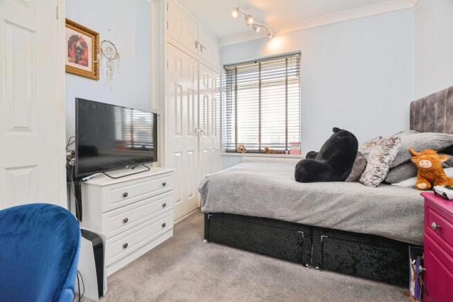 4 bed Semi-Detached for sale Image 11
