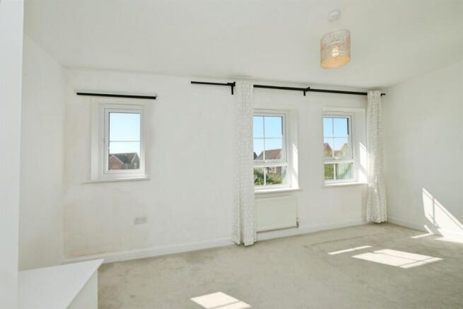 4 bed Detached for sale Image 11