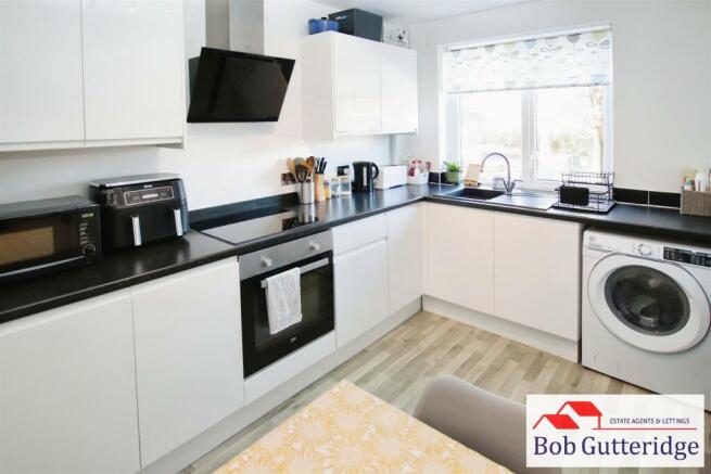 FITTED KITCHEN