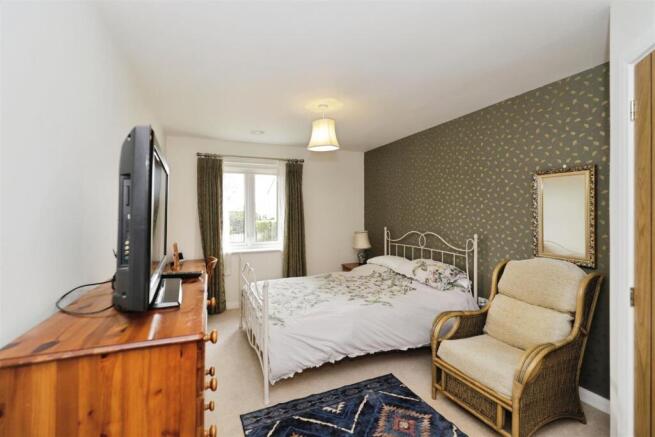 2 bed Apartment for sale Image 10