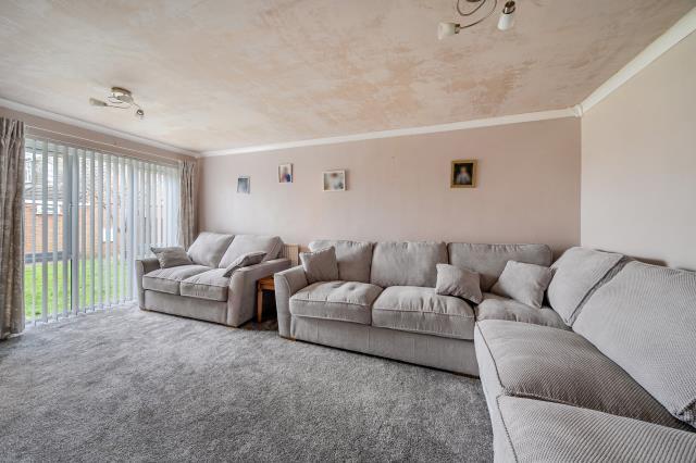 Sagecroft Road, Thatcham photo 3