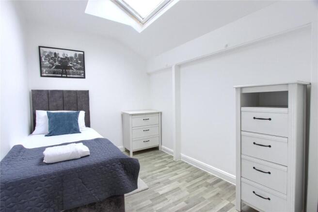 3 bed Flat for sale Image 8