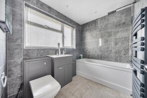 97, Queens Road, Carterton OX18 3XH