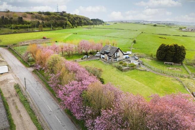 Bramleys Estate Agents - Pinfold Lane - Fixby (61)