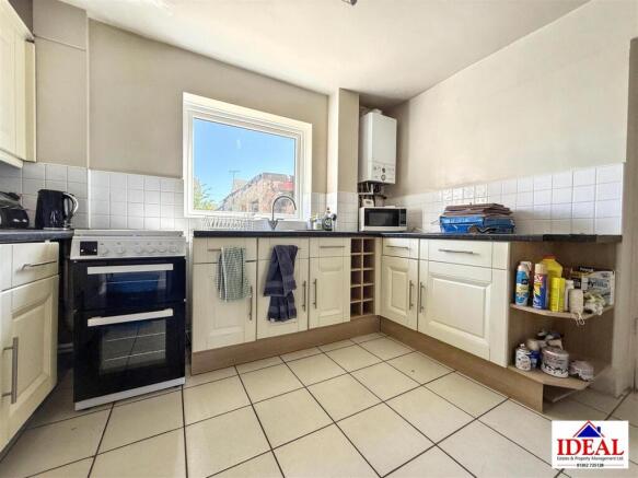 4 bed Semi-Detached for sale Image 12